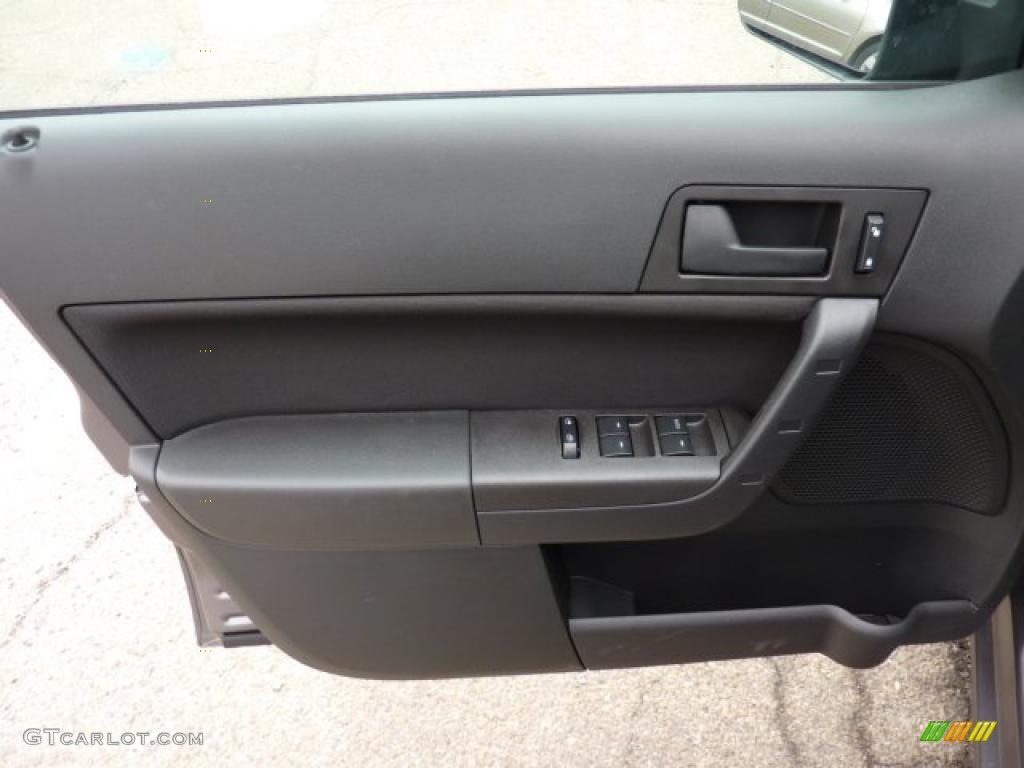 2011 Focus SE Sedan - Sterling Gray Metallic / Charcoal Black photo #12