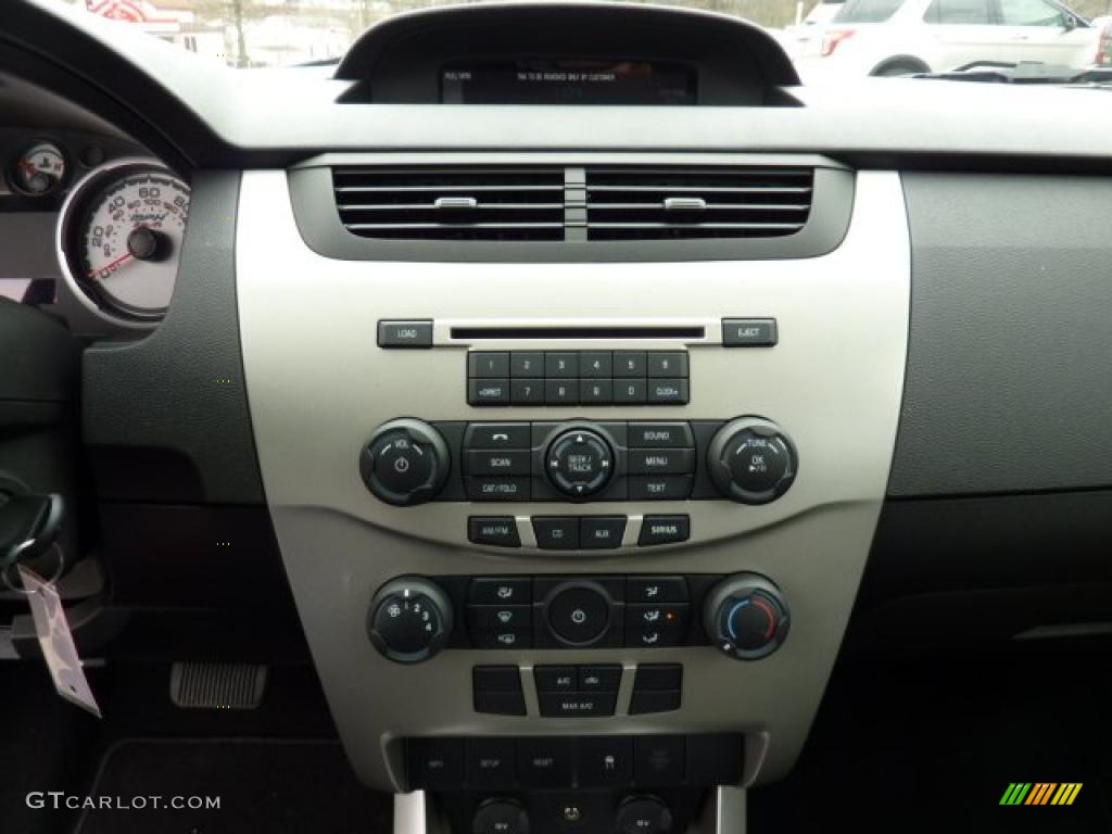 2011 Focus SE Sedan - Sterling Gray Metallic / Charcoal Black photo #18