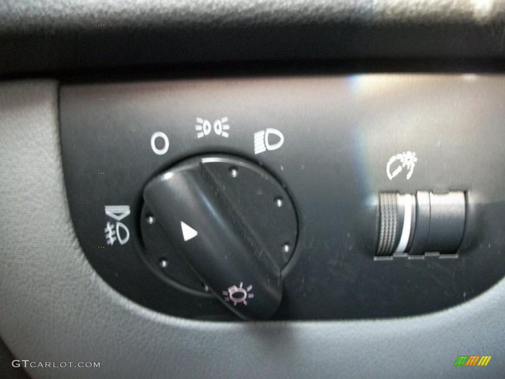 2003 Audi TT 1.8T quattro Roadster Controls Photo #46313012