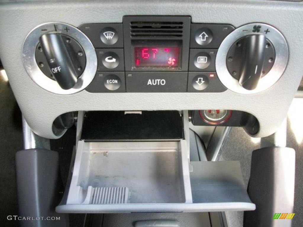 2003 Audi TT 1.8T quattro Roadster Controls Photo #46313045