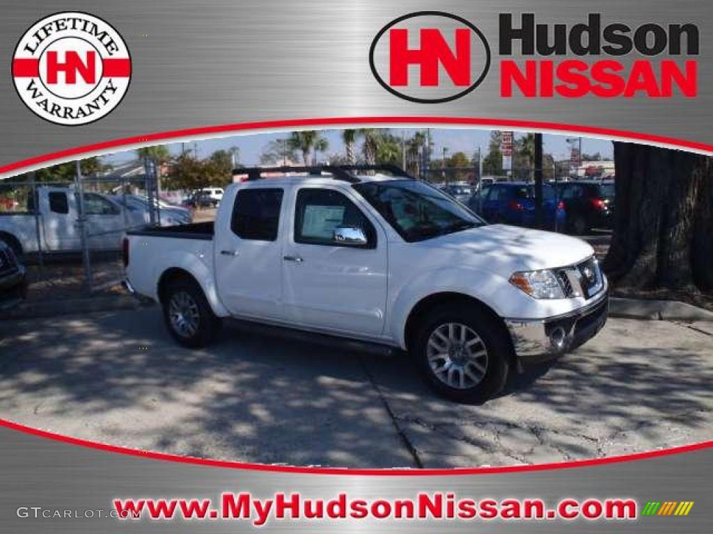 Avalanche White Nissan Frontier