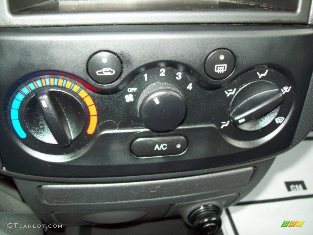 2006 Chevrolet Aveo LT Sedan Controls Photo #46319568