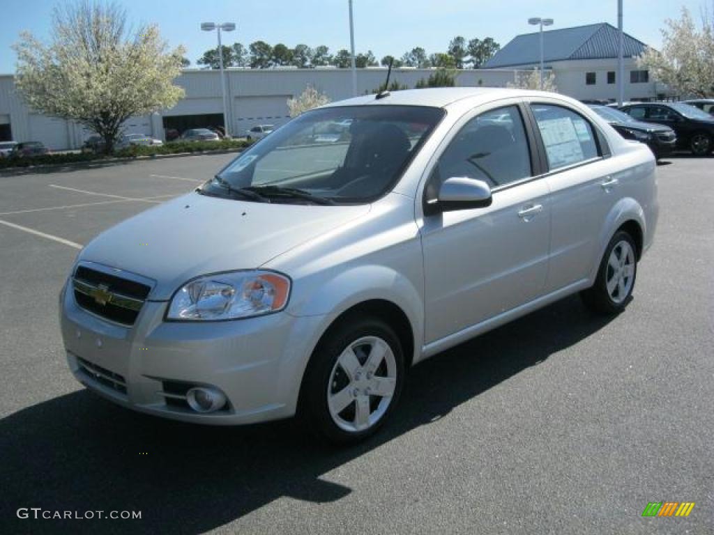 2011 Aveo LT Sedan - Ice Silver Metallic / Charcoal photo #4