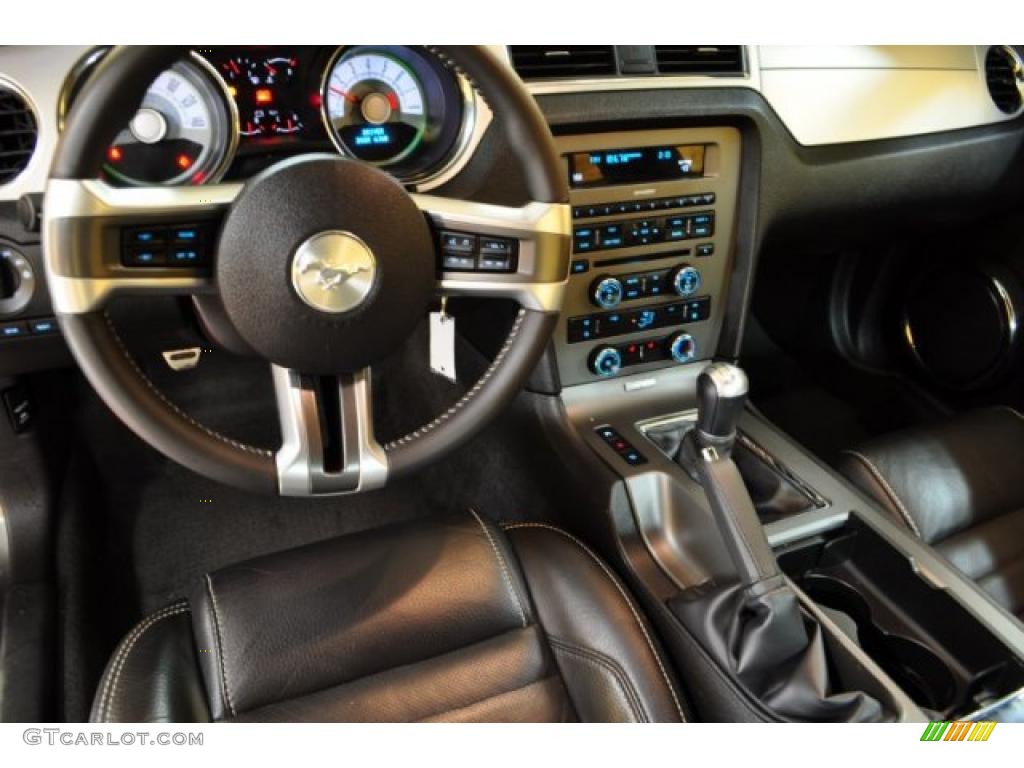 2010 Ford Mustang GT Premium Coupe Charcoal Black Dashboard Photo #46323444