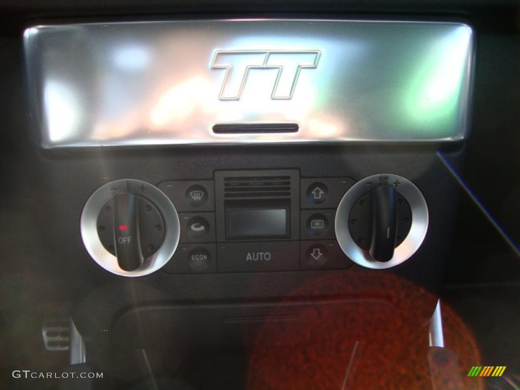 2000 Audi TT 1.8T quattro Coupe Controls Photo #46325016