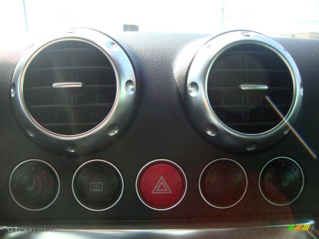 2000 Audi TT 1.8T quattro Coupe Controls Photo #46325040