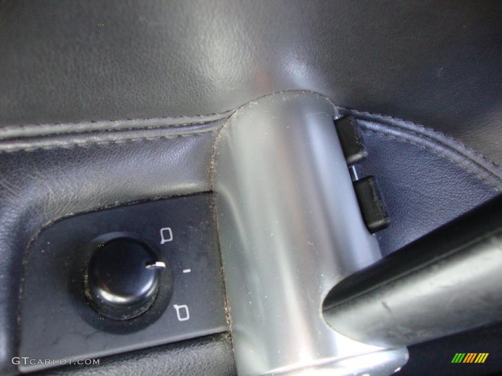 2000 Audi TT 1.8T quattro Coupe Controls Photo #46325106