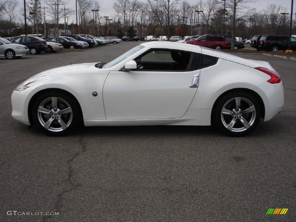 2009 370Z Coupe - Pearl White / Black Cloth photo #9