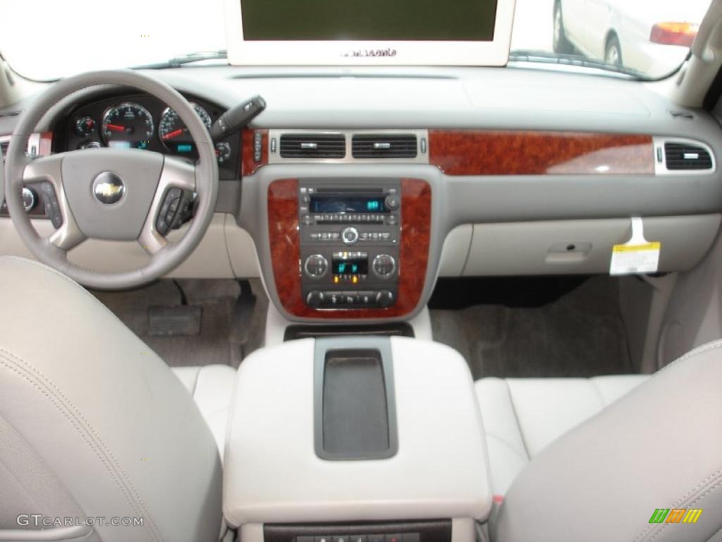 2011 Chevrolet Suburban LT 4x4 Light Titanium/Dark Titanium Dashboard Photo #46330314