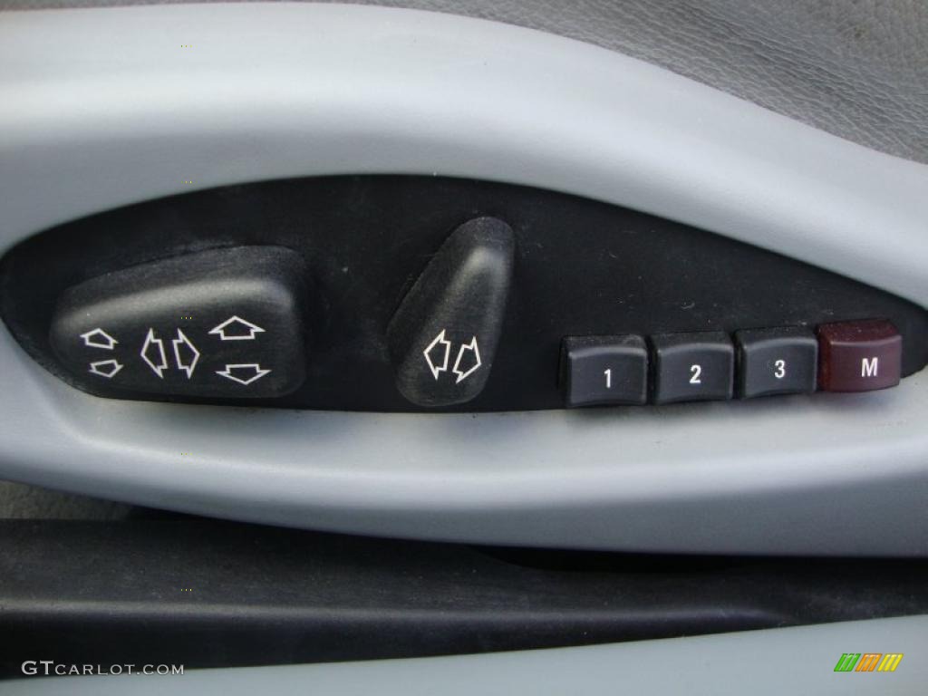 2005 BMW 3 Series 325i Coupe Controls Photo #46330392