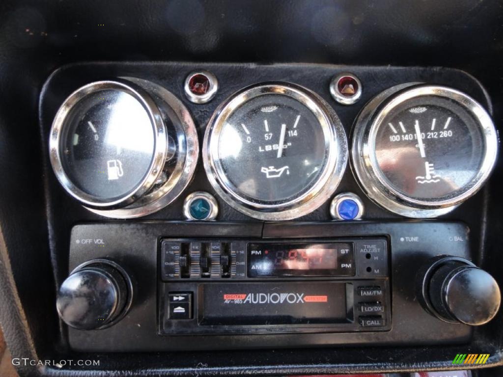 1981 Alfa Romeo Spider Veloce Controls Photo #46331112