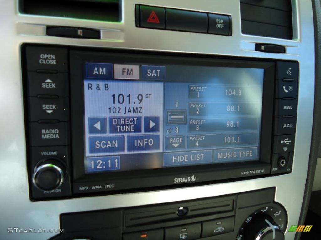2008 Chrysler 300 C HEMI Controls Photo #46335186