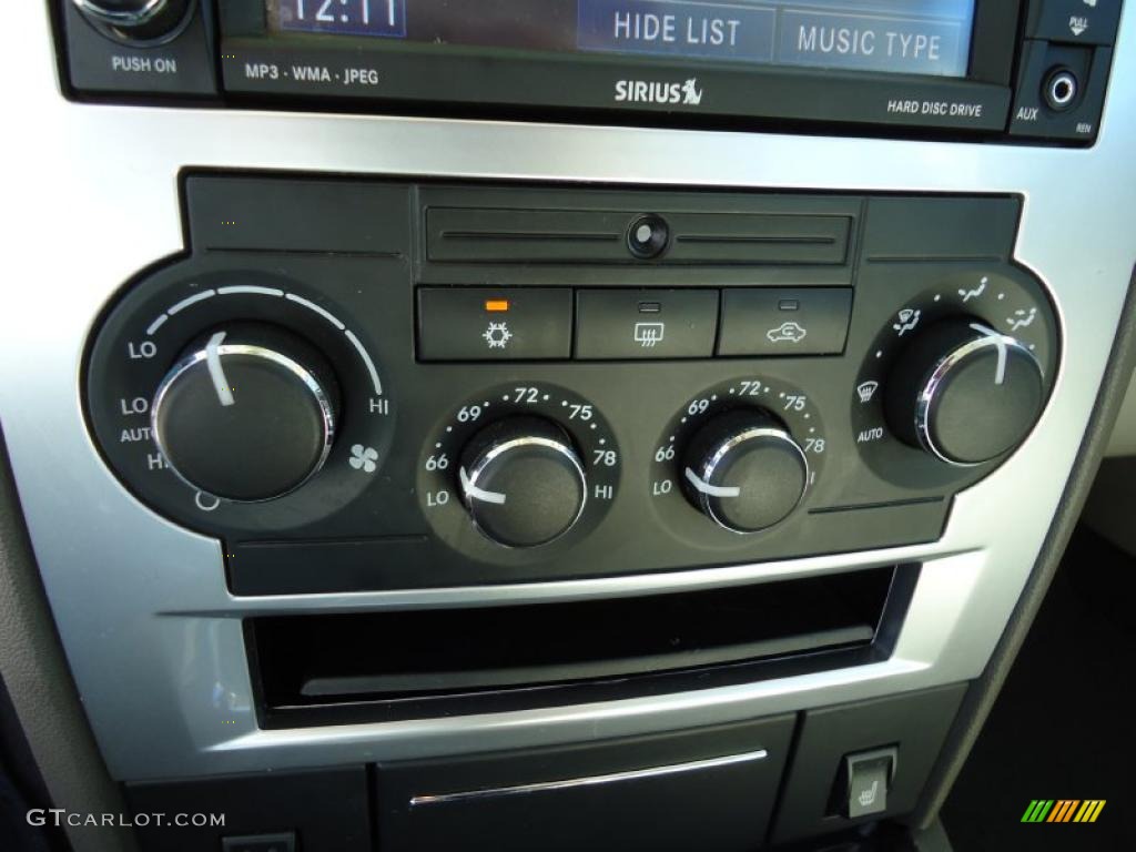 2008 Chrysler 300 C HEMI Controls Photo #46335192