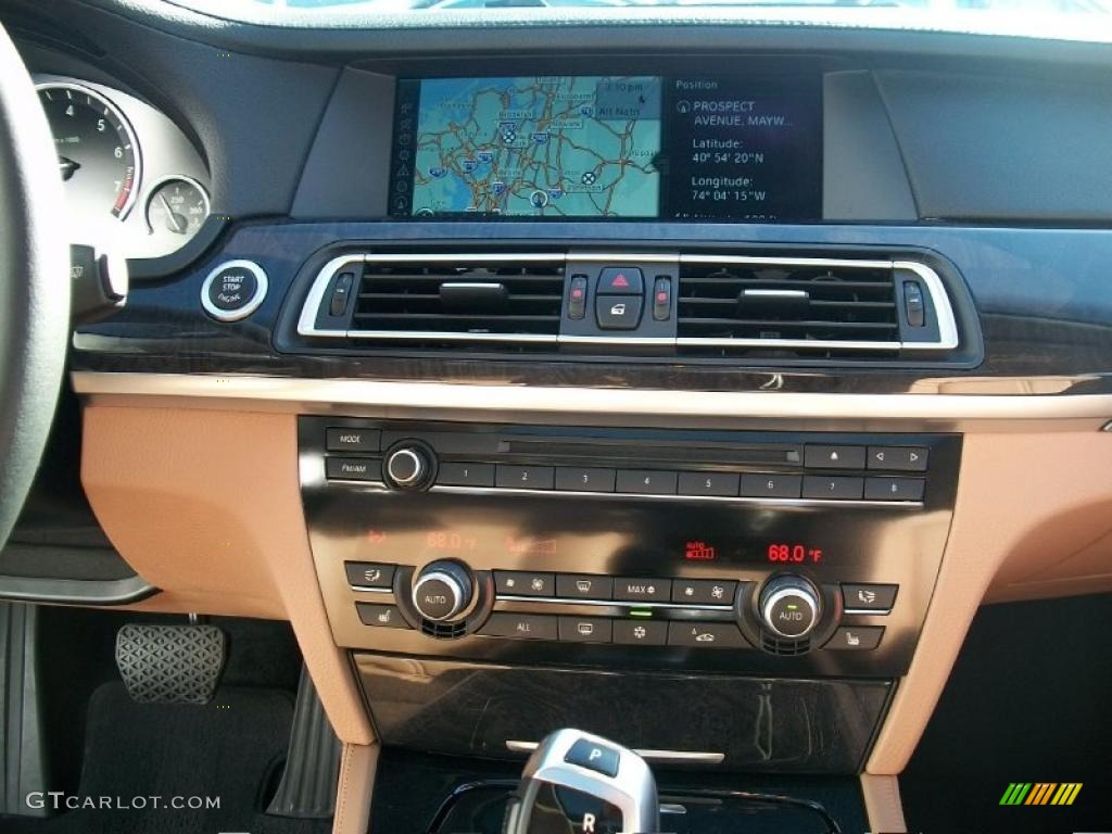 2011 BMW 7 Series 750Li xDrive Sedan Controls Photo #46335222