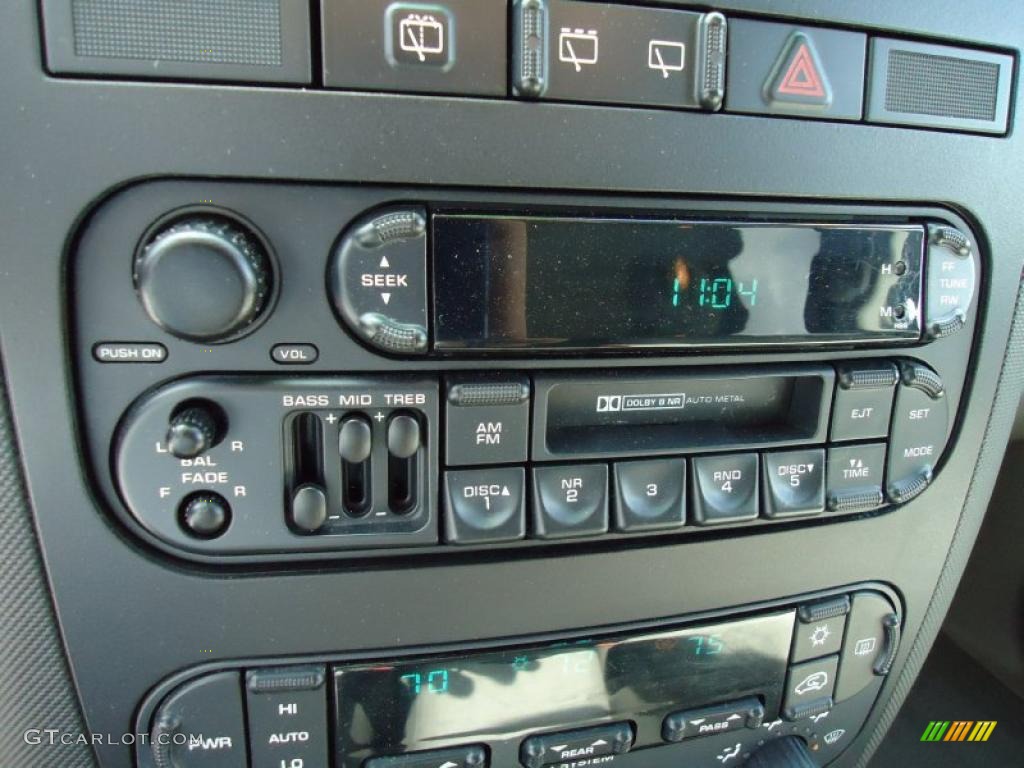 2002 Dodge Grand Caravan ES AWD Controls Photo #46336549