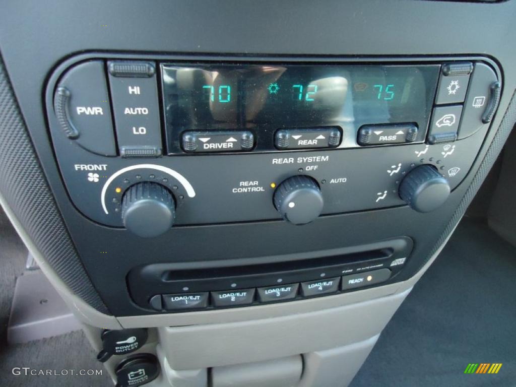 2002 Dodge Grand Caravan ES AWD Controls Photos