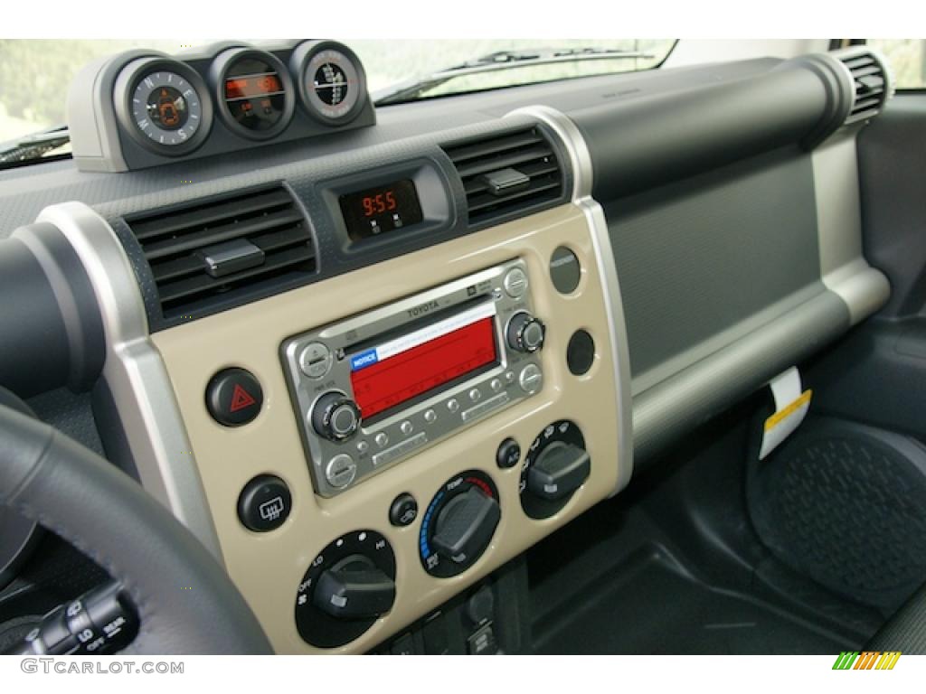 2011 Toyota FJ Cruiser 4WD Controls Photo #46337949