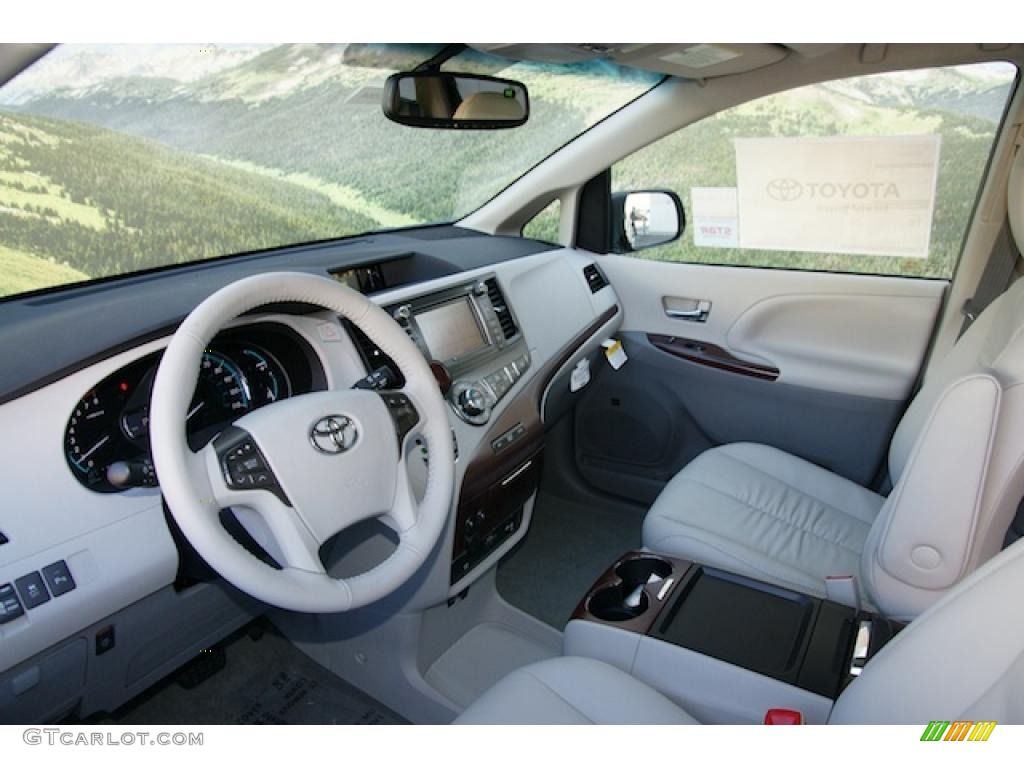 2011 Sienna XLE AWD - Black / Light Gray photo #4