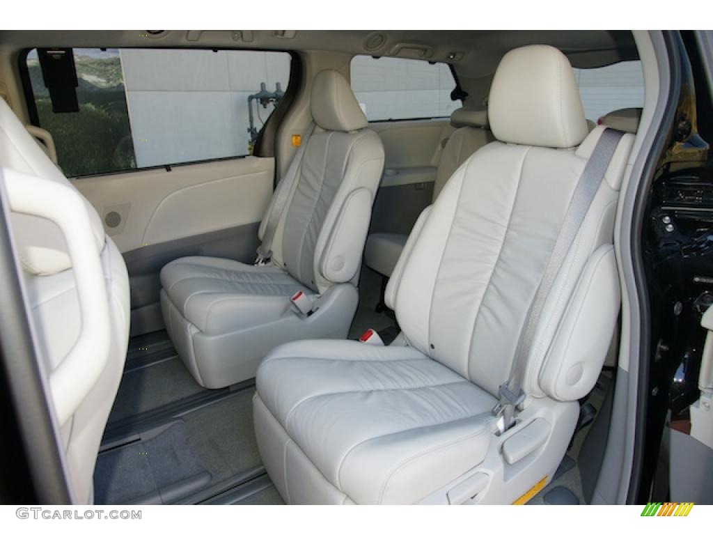 Light Gray Interior 2011 Toyota Sienna XLE AWD Photo #46338240