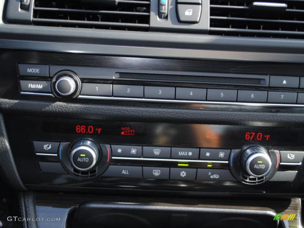 2011 BMW 5 Series 528i Sedan Controls Photo #46338369