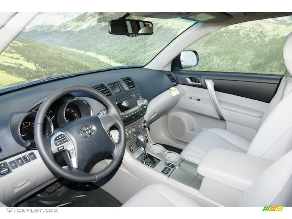 Ash Interior 2011 Toyota Highlander SE 4WD Photo #46338492