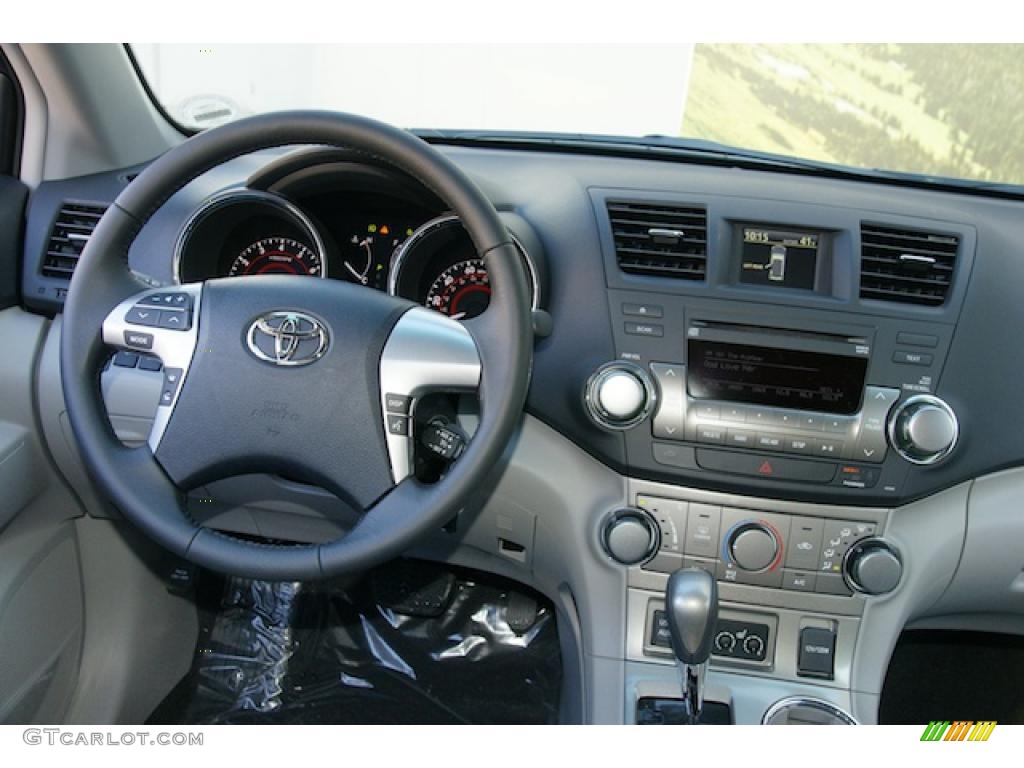 2011 Toyota Highlander SE 4WD Ash Dashboard Photo #46338537