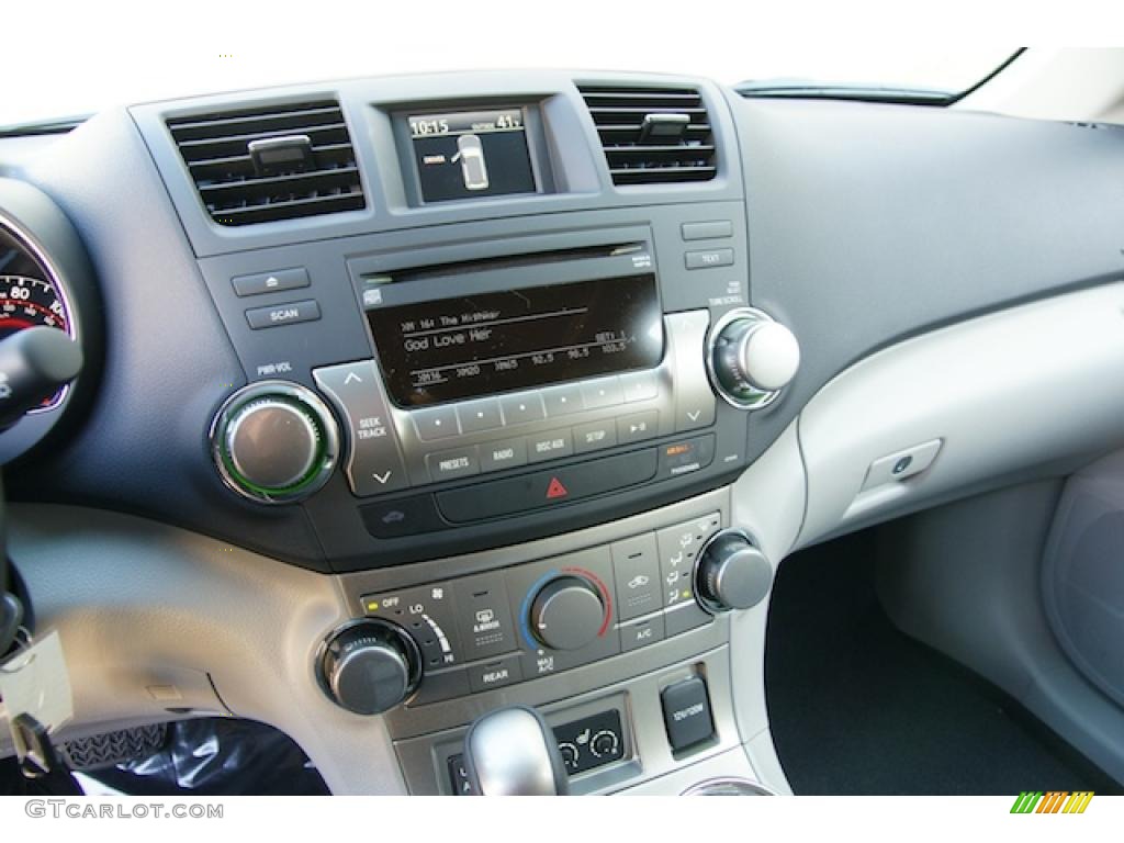 2011 Toyota Highlander SE 4WD Controls Photo #46338549