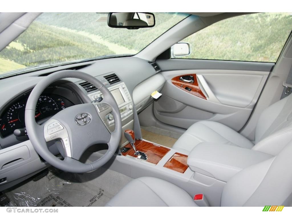2011 Toyota Camry XLE V6 interior Photo #46339025