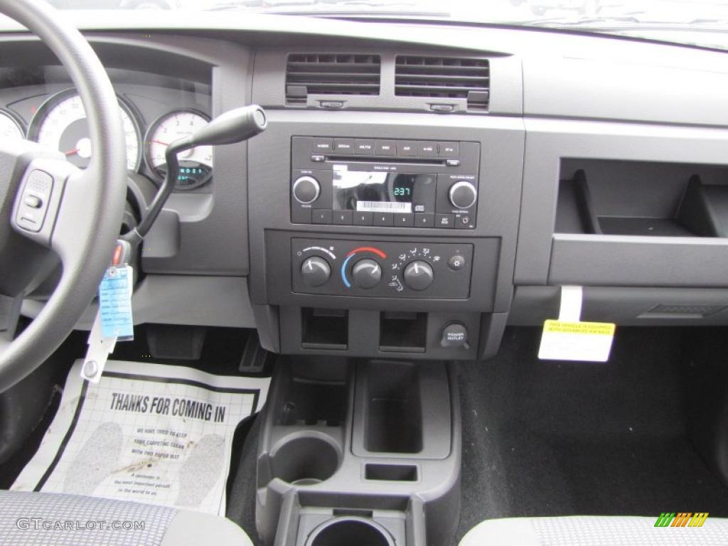 2011 Dodge Dakota Big Horn Crew Cab Dark Slate Gray/Medium Slate Gray Dashboard Photo #46339185