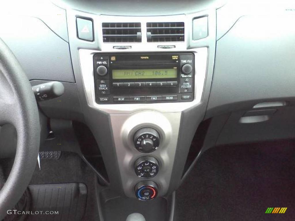 2010 Toyota Yaris 3 Door Liftback Controls Photo #46339635