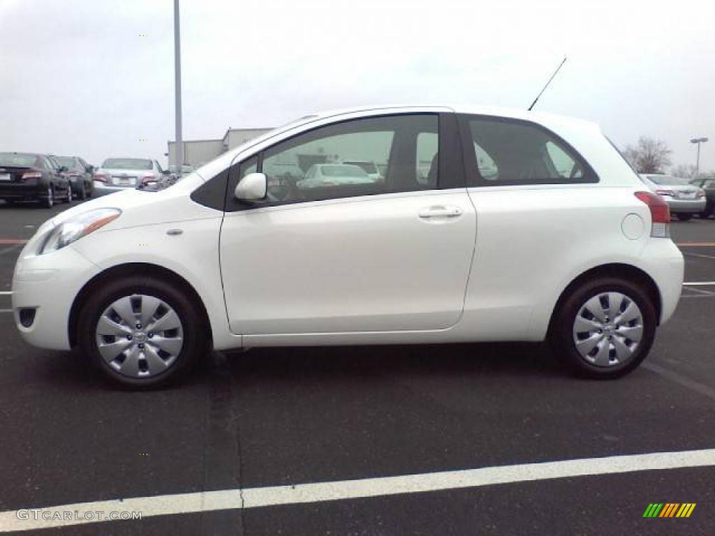 Polar White 2010 Toyota Yaris 3 Door Liftback Exterior Photo #46339689