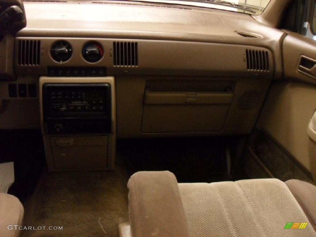 1993 MPV  - Elegant Beige Metallic / Beige photo #22