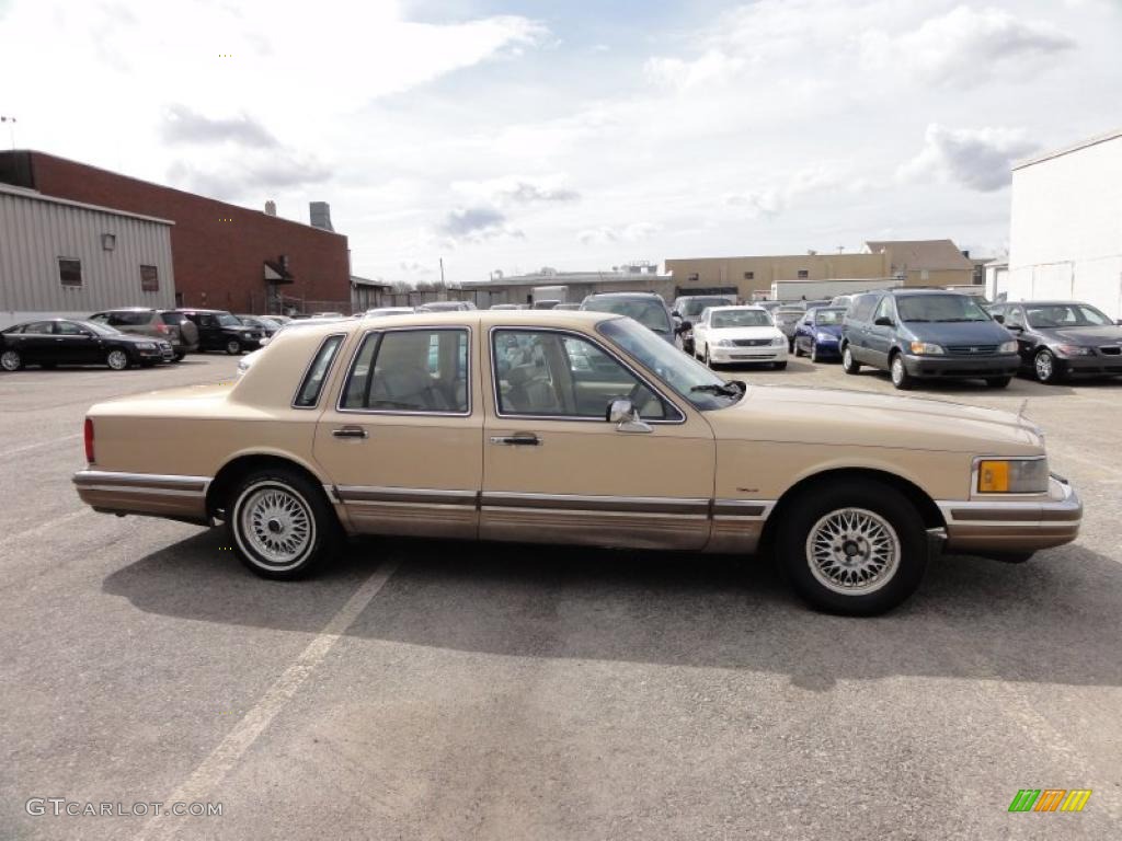 1990 Town Car Cartier - Bisque Frost Metallic / Bisque photo #7