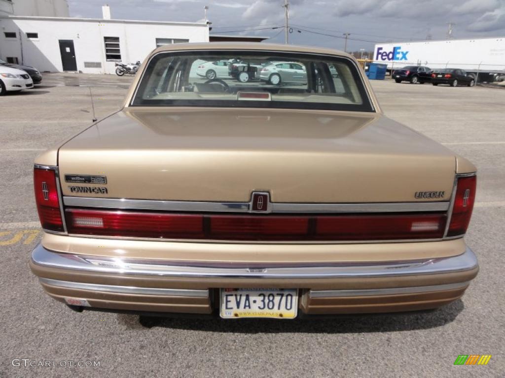 1990 Town Car Cartier - Bisque Frost Metallic / Bisque photo #9