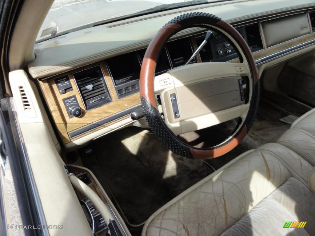 1990 Town Car Cartier - Bisque Frost Metallic / Bisque photo #12