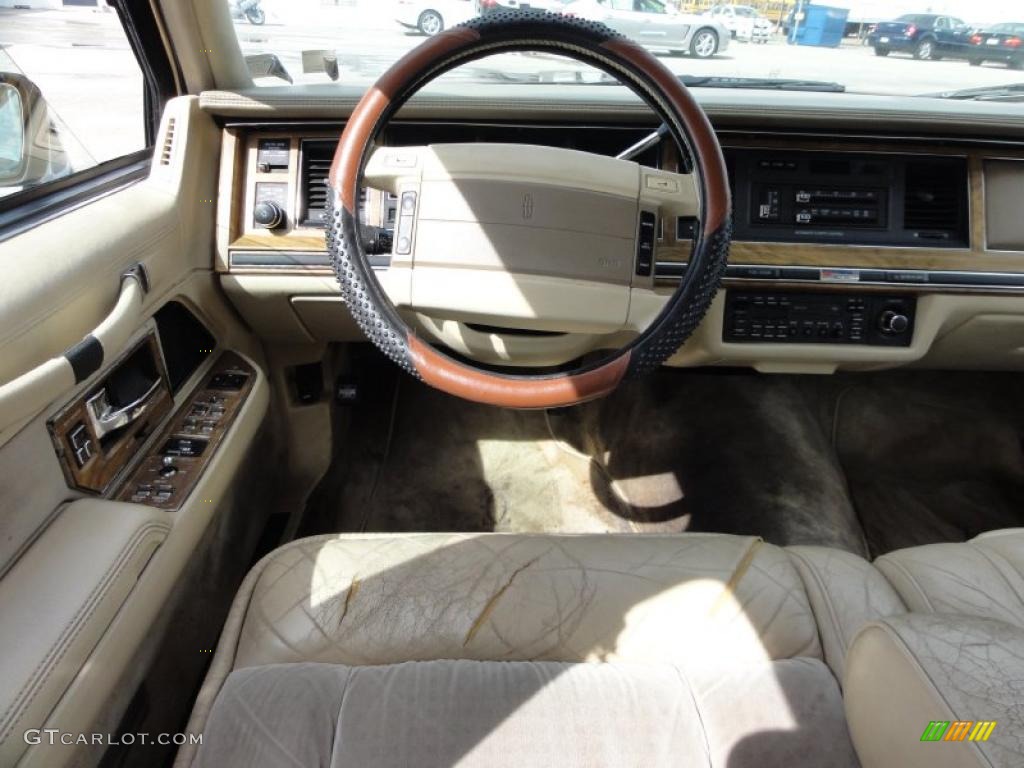 1990 Town Car Cartier - Bisque Frost Metallic / Bisque photo #29