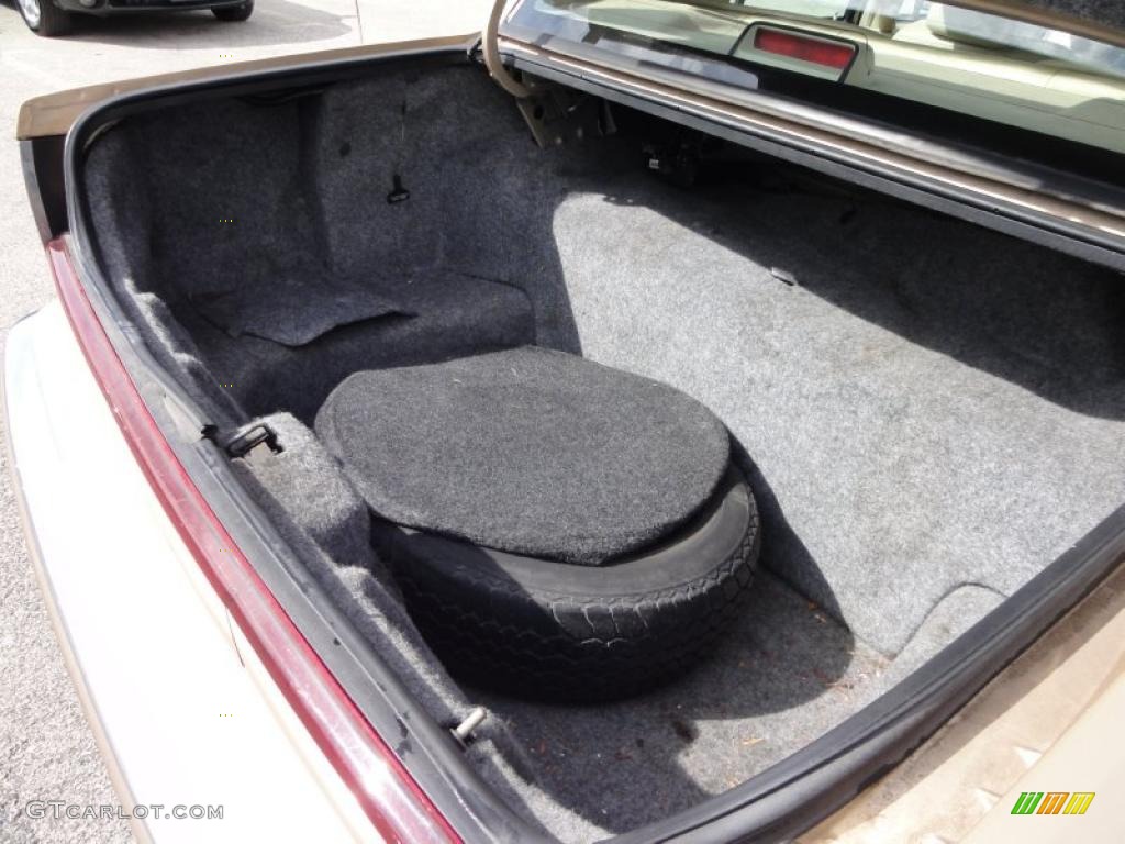 1990 Lincoln Town Car Cartier Trunk Photo #46341324