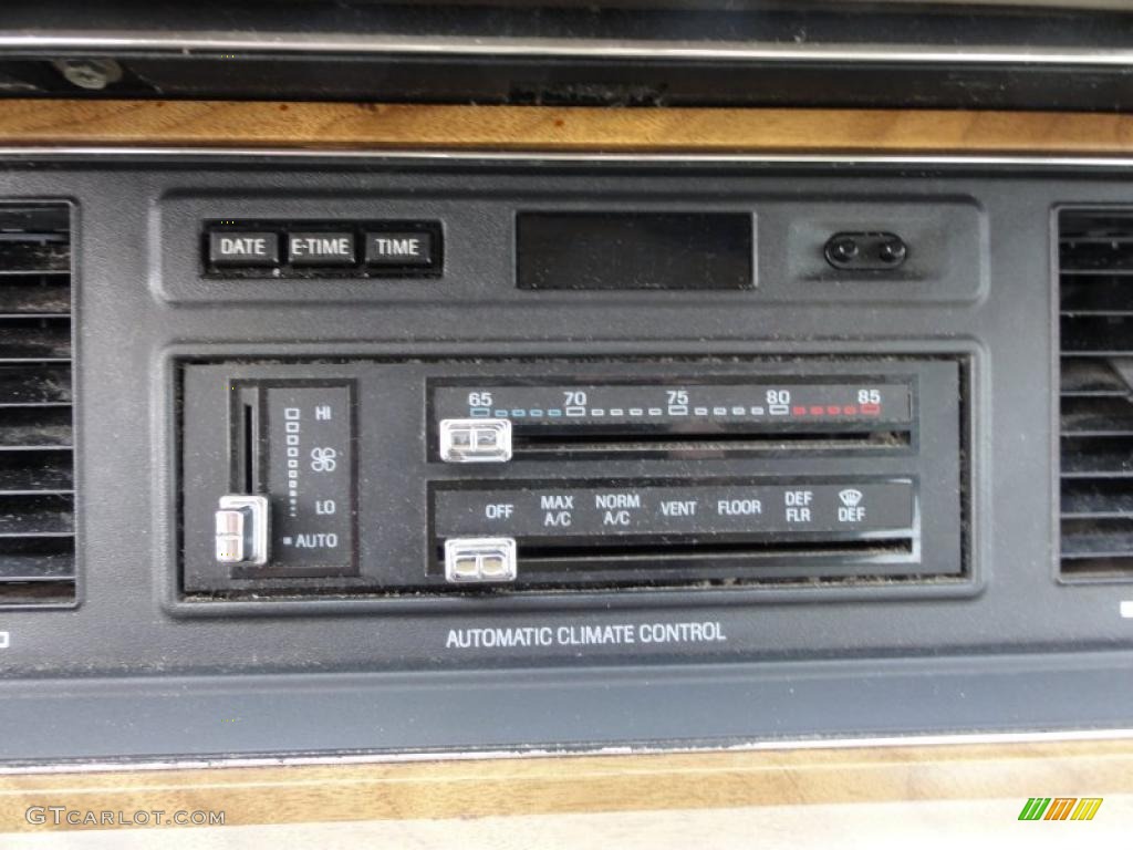 1990 Lincoln Town Car Cartier Controls Photo #46341360