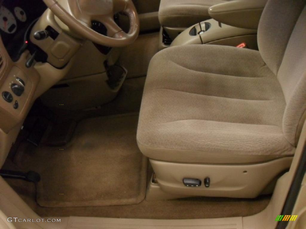 2001 Grand Caravan Sport - Champagne Pearl / Sandstone photo #7
