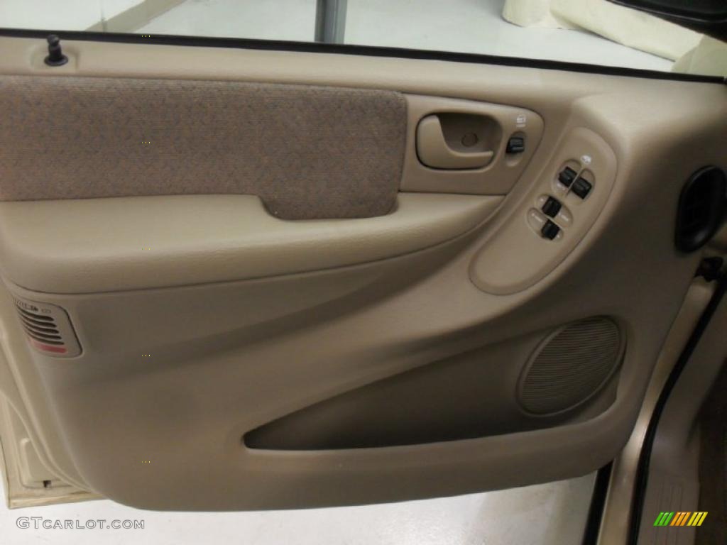 2001 Grand Caravan Sport - Champagne Pearl / Sandstone photo #10