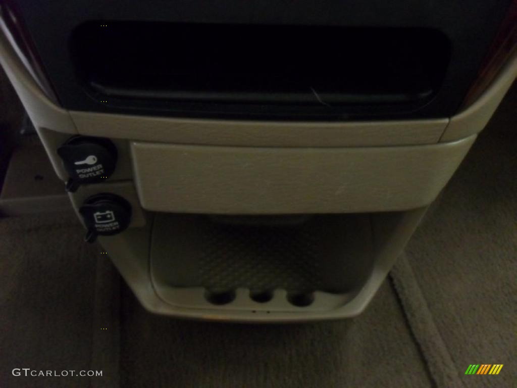 2001 Grand Caravan Sport - Champagne Pearl / Sandstone photo #14
