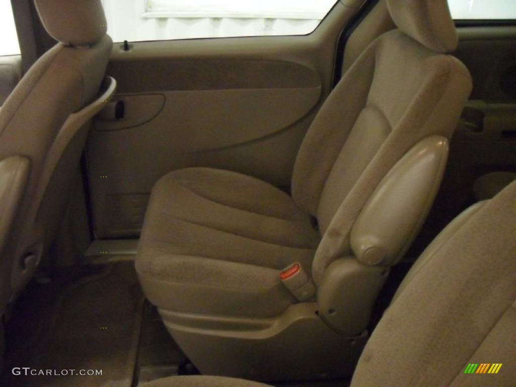 2001 Grand Caravan Sport - Champagne Pearl / Sandstone photo #16