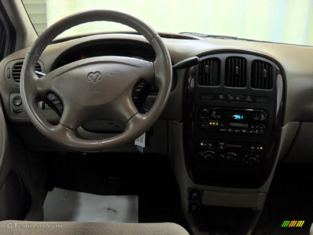 2001 Grand Caravan Sport - Champagne Pearl / Sandstone photo #17