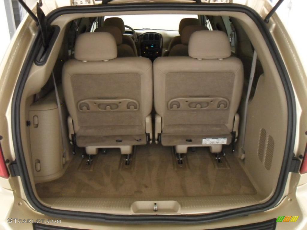 2001 Grand Caravan Sport - Champagne Pearl / Sandstone photo #19
