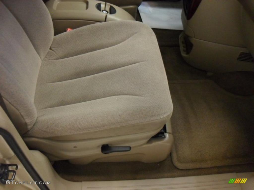 2001 Grand Caravan Sport - Champagne Pearl / Sandstone photo #22