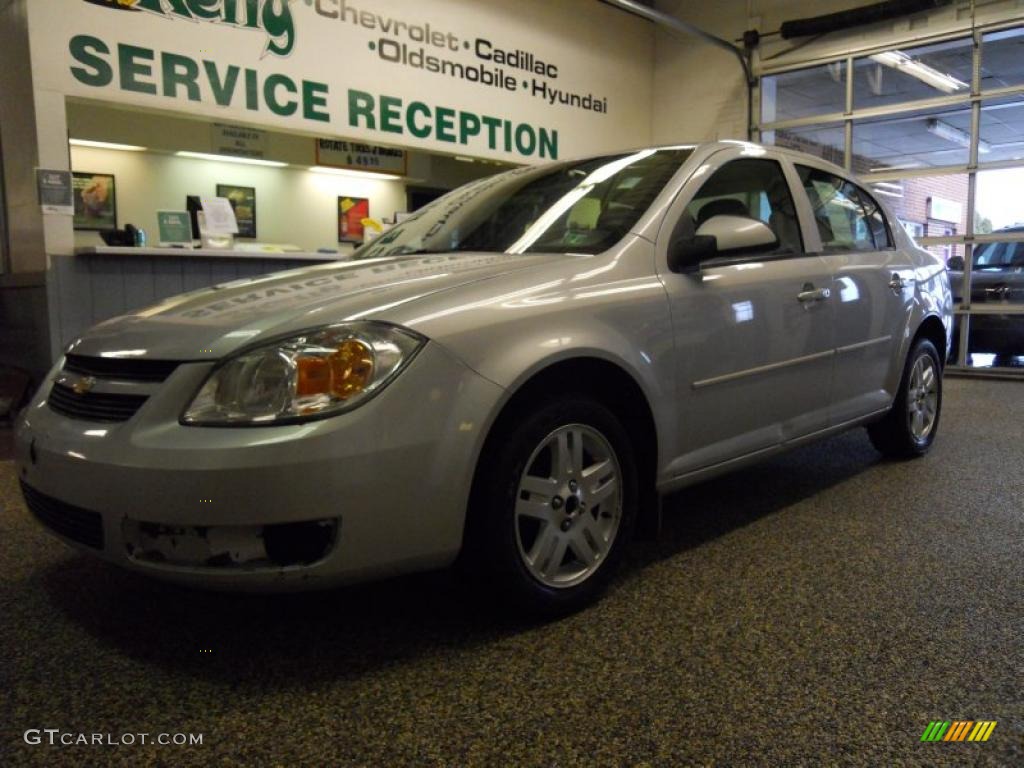 2005 Cobalt LS Sedan - Ultra Silver Metallic / Gray photo #2