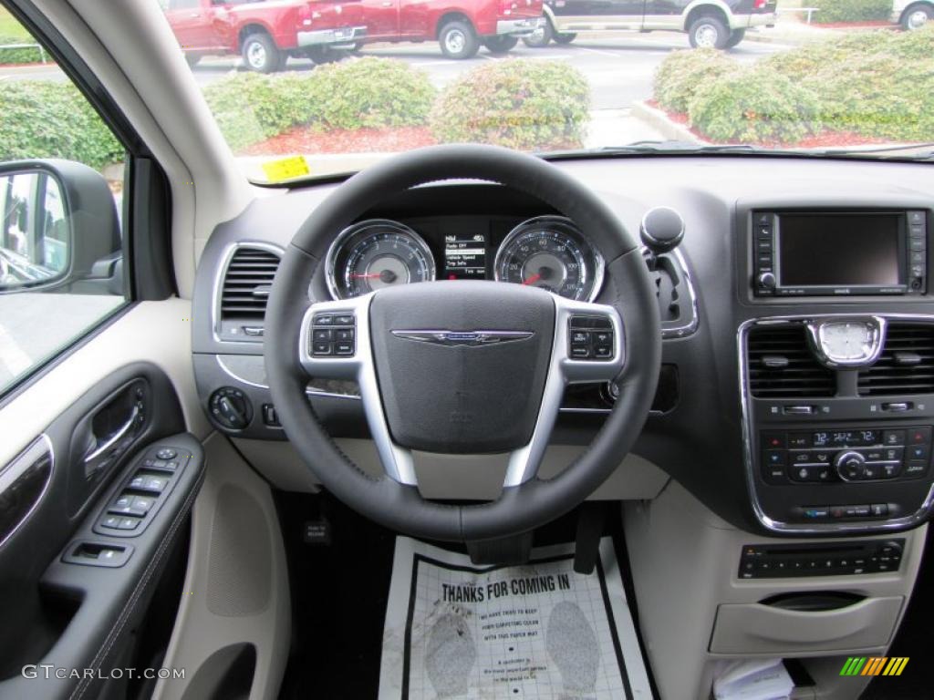 2011 Chrysler Town & Country Limited Steering Wheel Photos