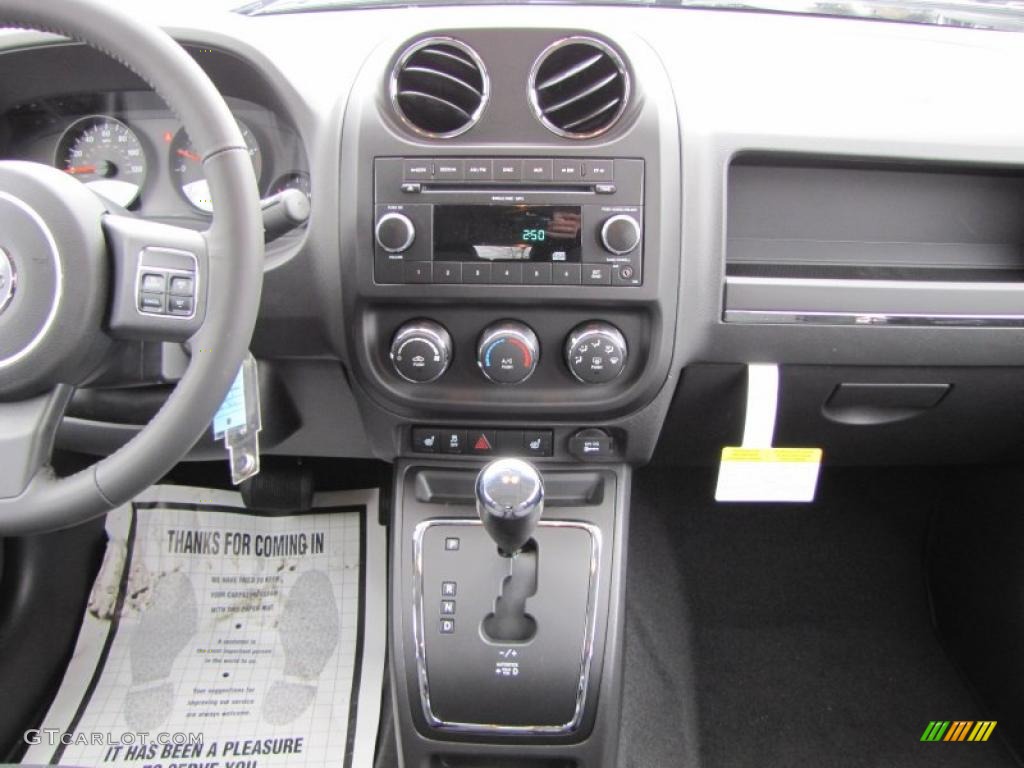 2011 Jeep Compass 2.0 Latitude Dark Slate Gray Dashboard Photo #46343649