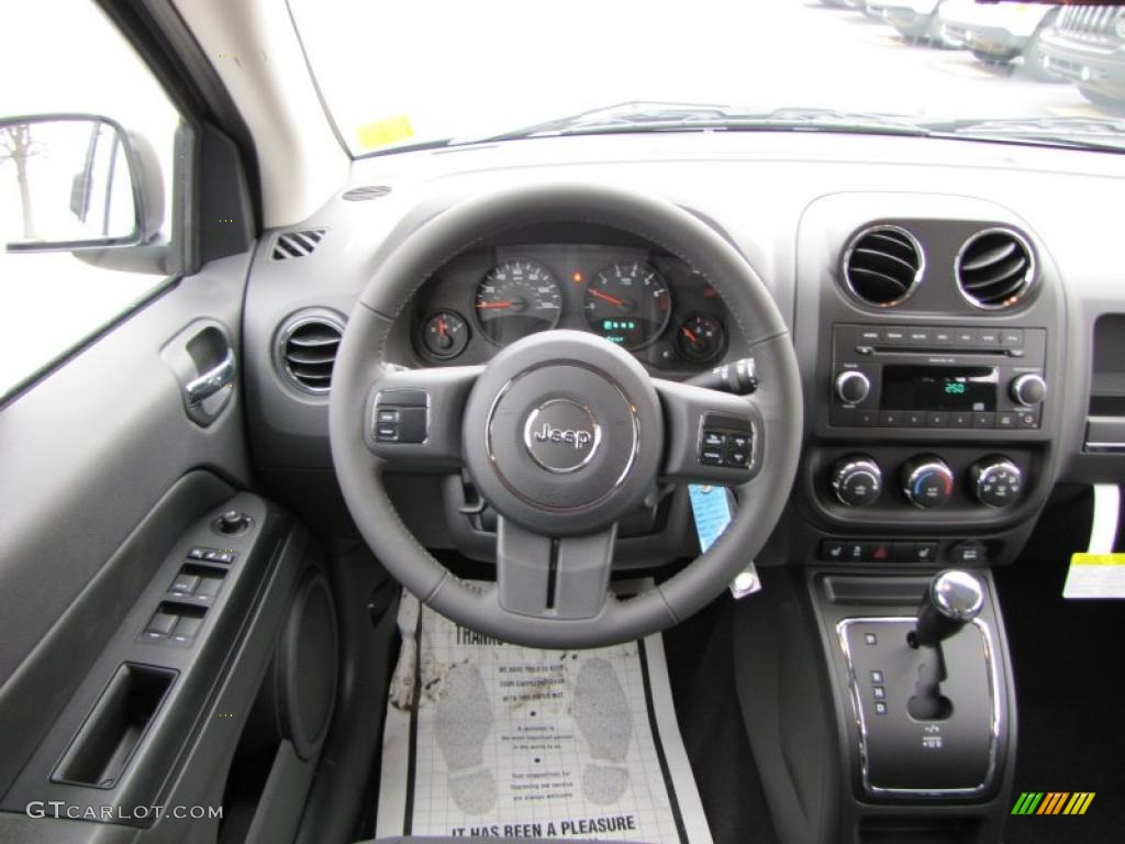 2011 Jeep Compass 2.0 Latitude Steering Wheel Photos