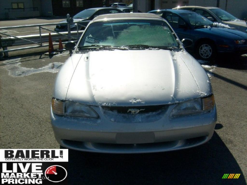 1998 Mustang V6 Convertible - Silver Metallic / Medium Graphite photo #2